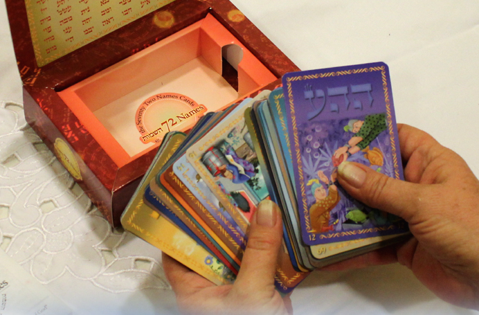72cardsboxhands